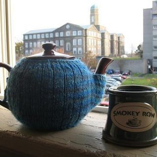 Tea Mitten Kettle Cozy Free Knitting Pattern - Shared on Weekly Pattern Wrap Up for the Fiber Arts 1 on Sakeenah.com