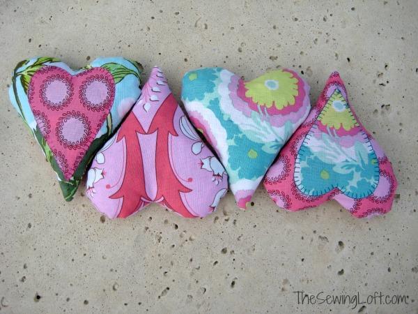 Free Sewing Pattern: These heart shaped sewing weights are a charming addition to any sewing room or studio.  Shared on Weekly Pattern Roundup for the Fiber Arts 4 Sakeenah.com